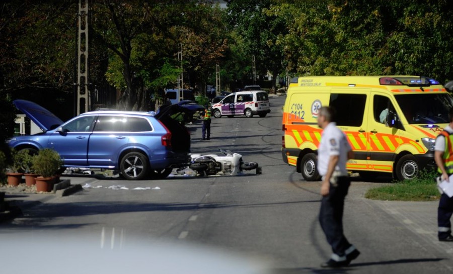Megrázó fotó: az autó alá szorulva halt meg egy ember Budapesten